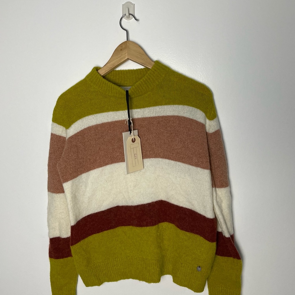 Numph Women's Nubexley Stripe Sweater. Size Small